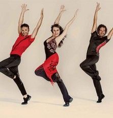 dos hombres y una mujer bailando