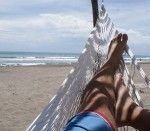 Cómo proteger tu cabello del sol, la sal y el cloro y evitar que sufra