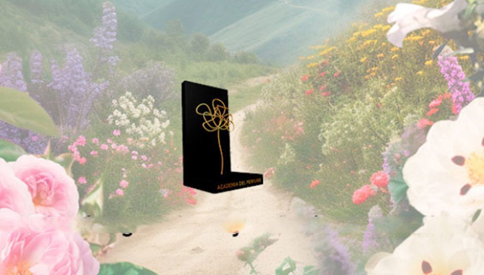 premio de la academia del perfume flotando sobre un paisaje