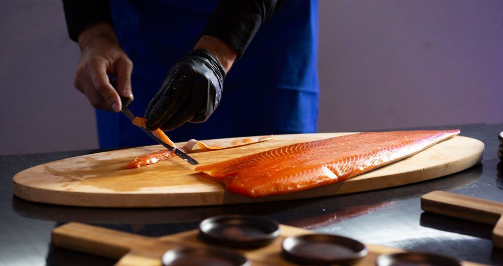 un lomo de salmón fresco
