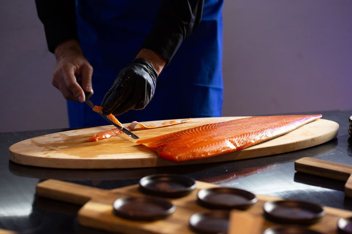 un lomo de salmón fresco