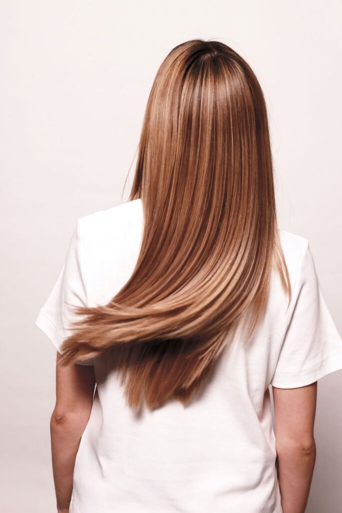 melena con el cabello alisado